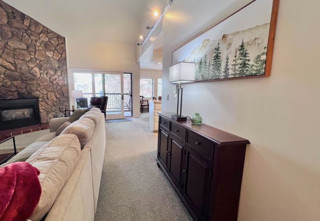 Condominium in Breckenridge - Park Place Aspen Condo • Walk to Main St. • Snowflake Lift • Pool+Hot Tubs Condominium in Breckenridge - Park Place Aspen Condo • Walk to Main St. • Snowflake Lift • Pool+Hot Tubs