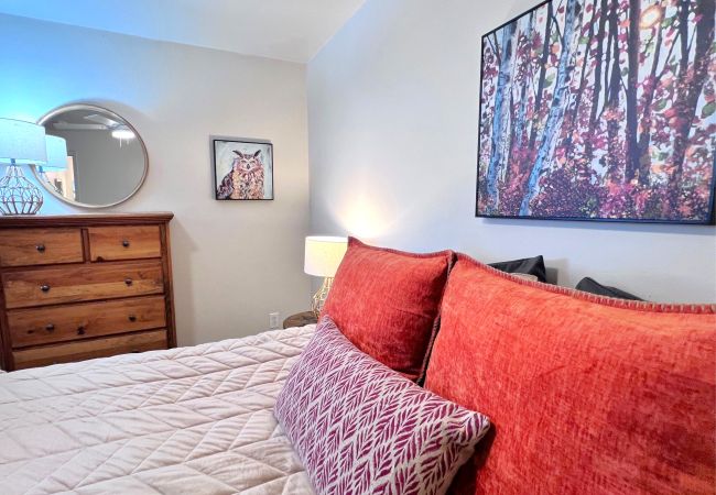 Condominium in Breckenridge - Park Place Aspen Condo • Walk to Main St. • Snowflake Lift • Pool+Hot Tubs Condominium in Breckenridge - Park Place Aspen Condo • Walk to Main St. • Snowflake Lift • Pool+Hot Tubs