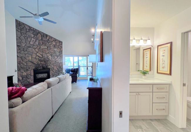 Condominium in Breckenridge - Park Place Aspen Condo • Walk to Main St. • Snowflake Lift • Pool+Hot Tubs Condominium in Breckenridge - Park Place Aspen Condo • Walk to Main St. • Snowflake Lift • Pool+Hot Tubs