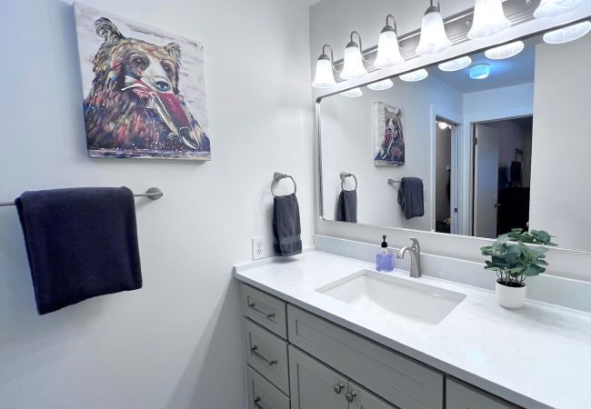 Condominium in Breckenridge - Park Place Aspen Condo • Walk to Main St. • Snowflake Lift • Pool+Hot Tubs Condominium in Breckenridge - Park Place Aspen Condo • Walk to Main St. • Snowflake Lift • Pool+Hot Tubs