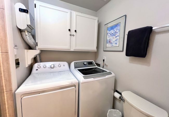 Condominium in Breckenridge - Park Place Aspen Condo • Walk to Main St. • Snowflake Lift • Pool+Hot Tubs Condominium in Breckenridge - Park Place Aspen Condo • Walk to Main St. • Snowflake Lift • Pool+Hot Tubs