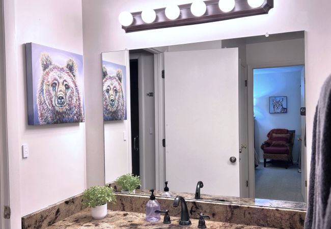 Condominium in Breckenridge - Park Place Aspen Condo • Walk to Main St. • Snowflake Lift • Pool+Hot Tubs Condominium in Breckenridge - Park Place Aspen Condo • Walk to Main St. • Snowflake Lift • Pool+Hot Tubs