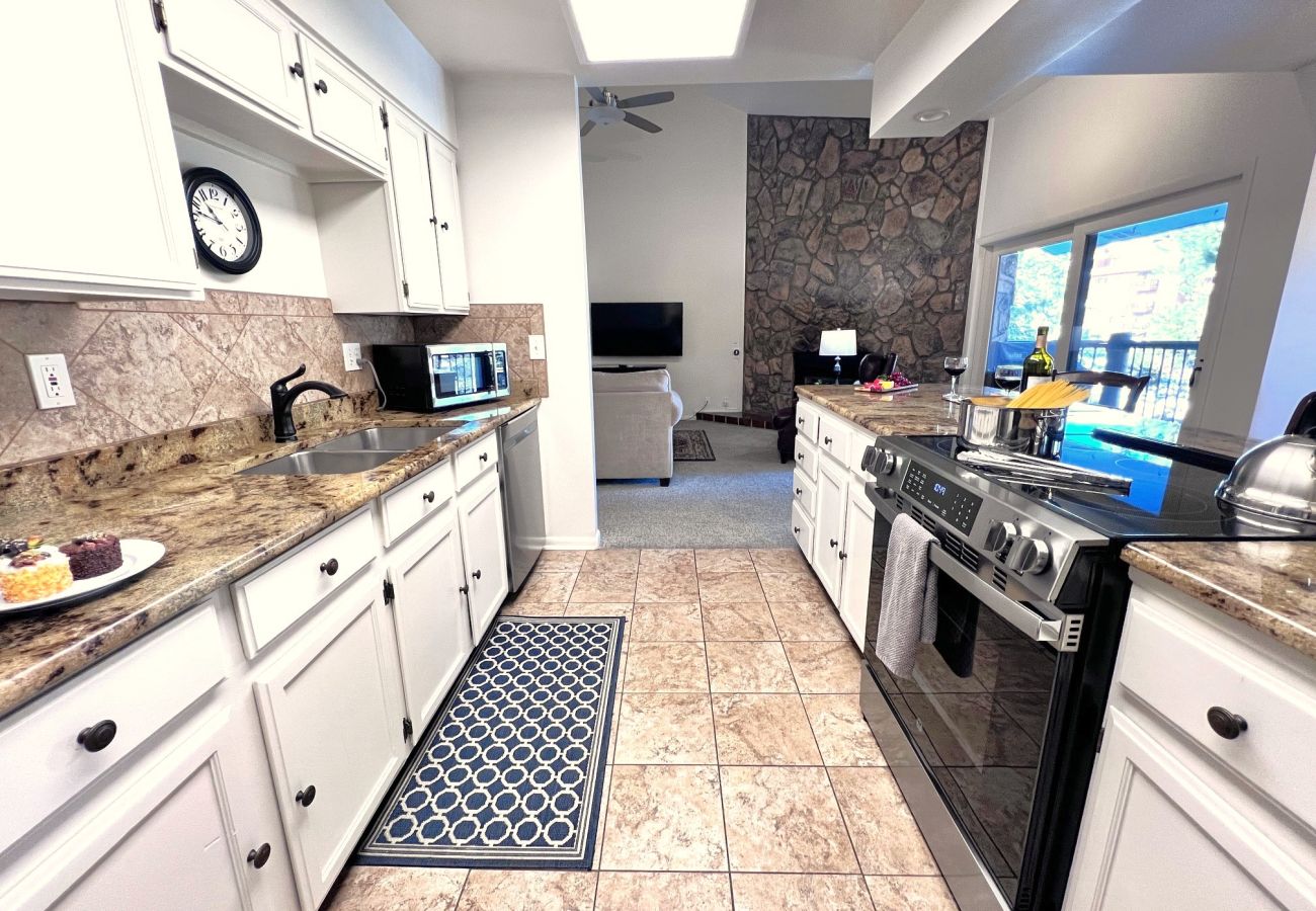Condominium in Breckenridge - Walk to Main St. + Snowflake Lift, Pool+Hot Tubs