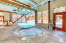 Condominium in Breckenridge - Park Place Aspen Condo • Walk to Main St. • Snowflake Lift • Pool+Hot Tubs