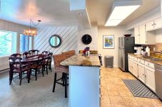 Condominium in Breckenridge - Park Place Aspen Condo • Walk to Main St. • Snowflake Lift • Pool+Hot Tubs