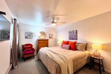 Condominium in Breckenridge - Park Place Aspen Condo • Walk to Main St. • Snowflake Lift • Pool+Hot Tubs