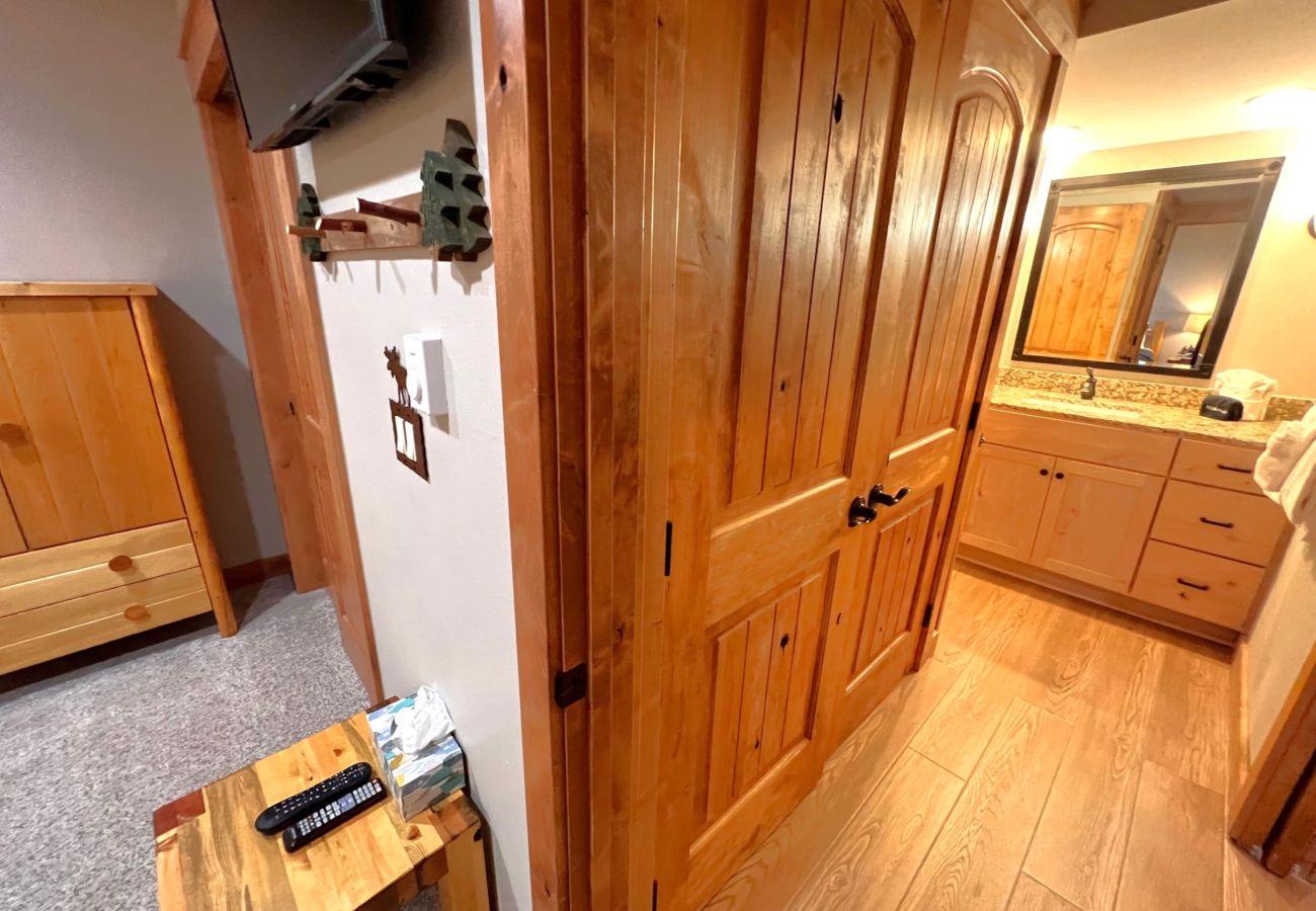Condominium in Breckenridge - Walk to Main St. Near Snowflake Lift Hot Tubs+Pool