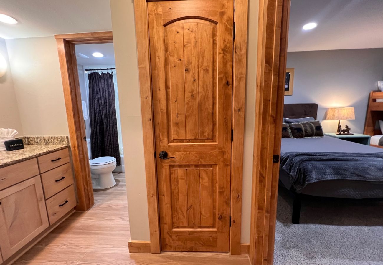 Condominium in Breckenridge - Walk to Main St. Near Snowflake Lift Hot Tubs+Pool