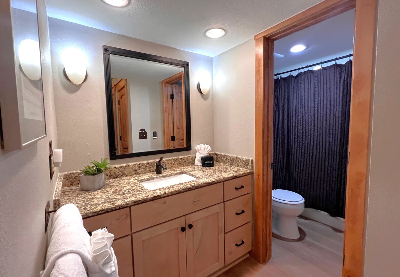 Condominium in Breckenridge - Walk to Main St. Near Snowflake Lift Hot Tubs+Pool