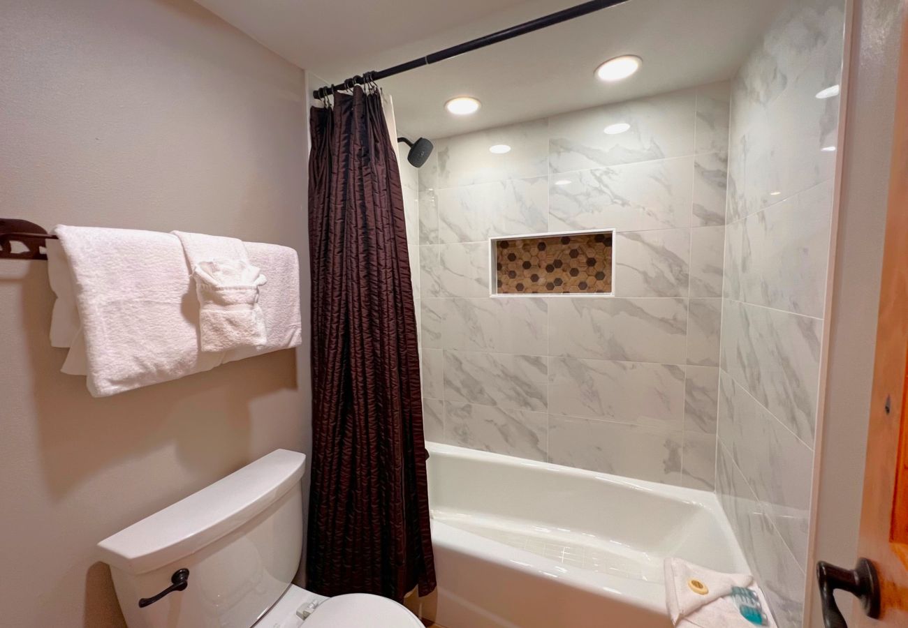 Condominium in Breckenridge - Walk to Main St. Near Snowflake Lift Hot Tubs+Pool