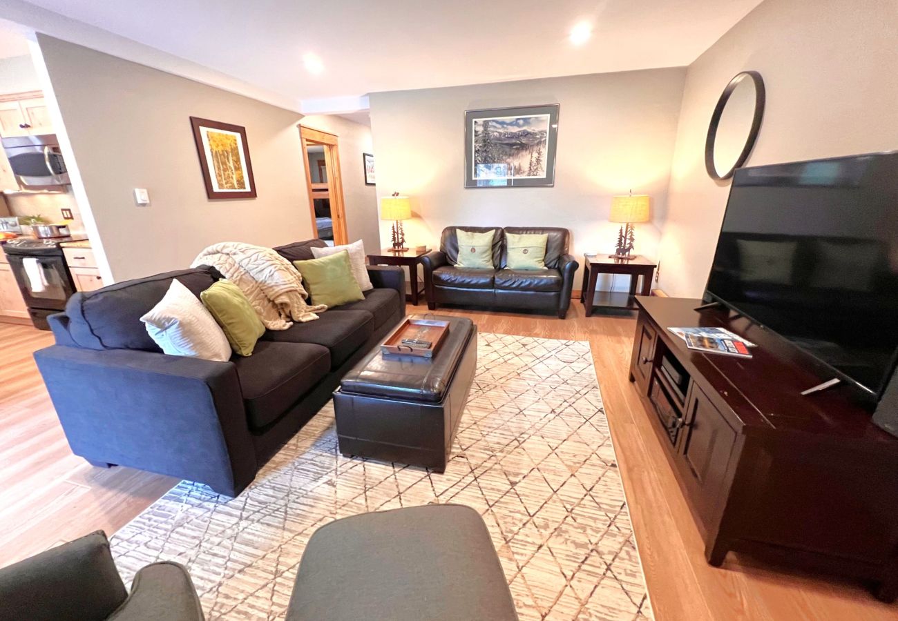 Condominium in Breckenridge - Walk to Main St. Near Snowflake Lift Hot Tubs+Pool