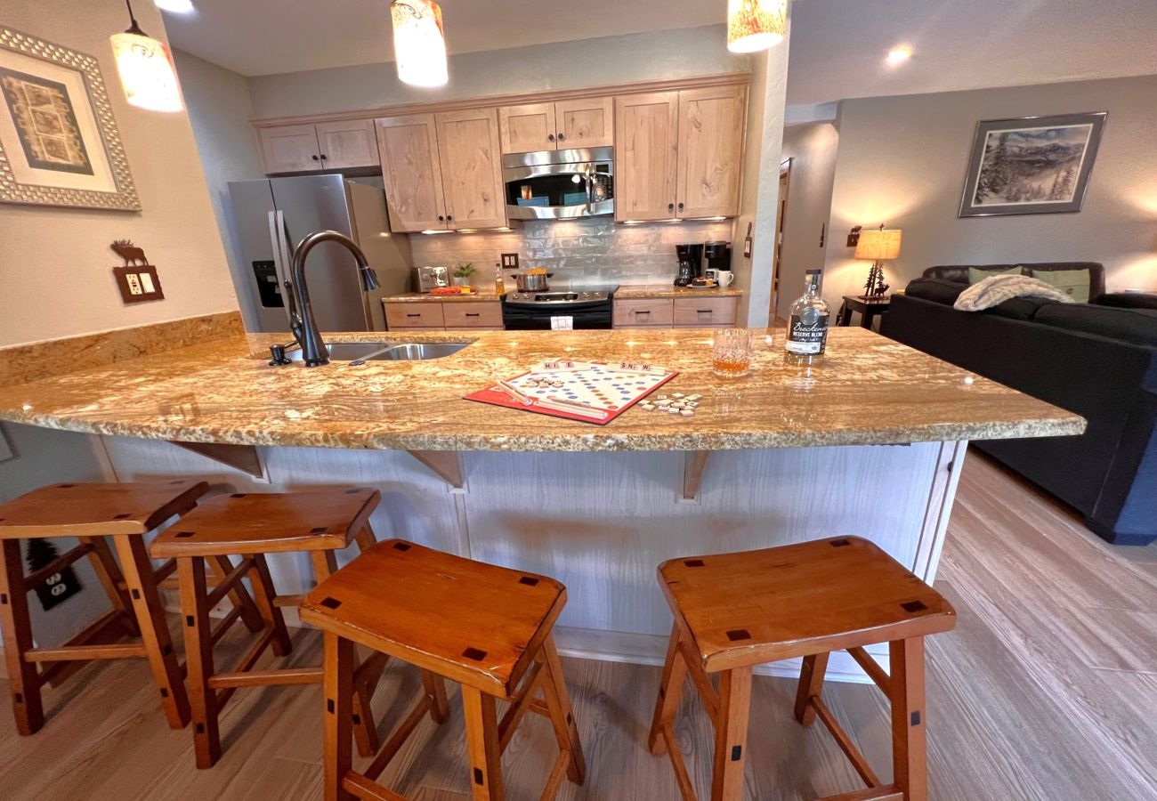Condominium in Breckenridge - Walk to Main St. Near Snowflake Lift Hot Tubs+Pool