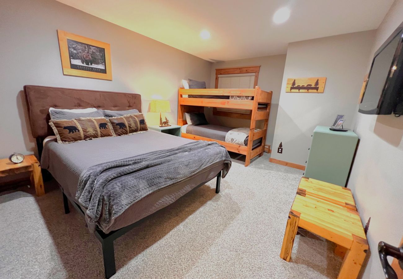Condominium in Breckenridge - Walk to Main St. Near Snowflake Lift Hot Tubs+Pool