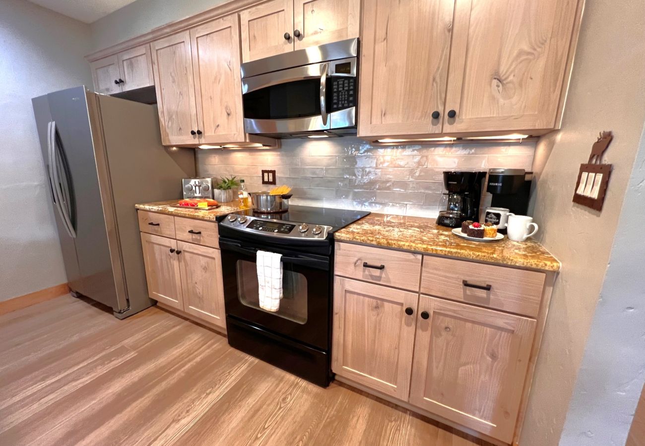 Condominium in Breckenridge - Walk to Main St. Near Snowflake Lift Hot Tubs+Pool