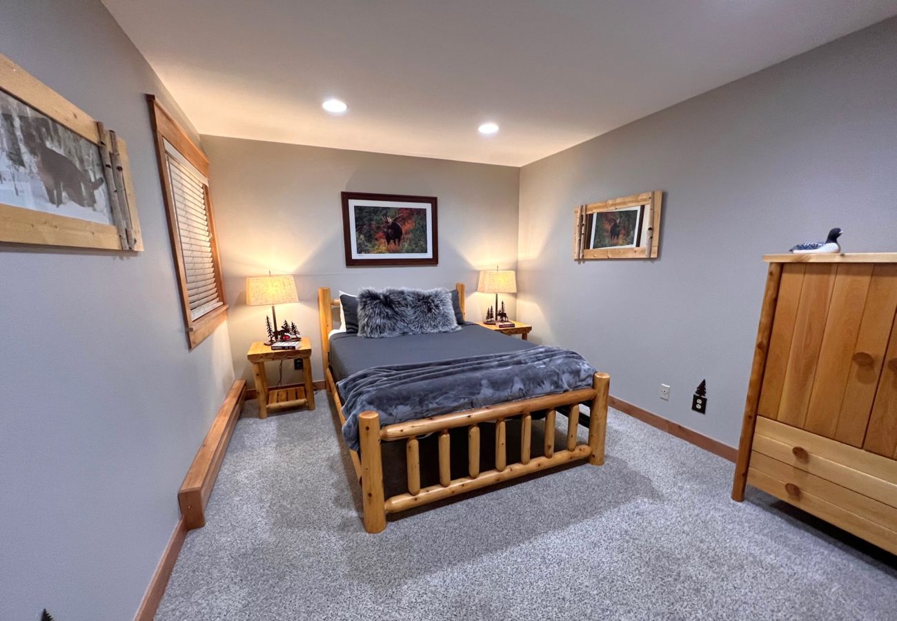 Condominium in Breckenridge - Walk to Main St. Near Snowflake Lift Hot Tubs+Pool