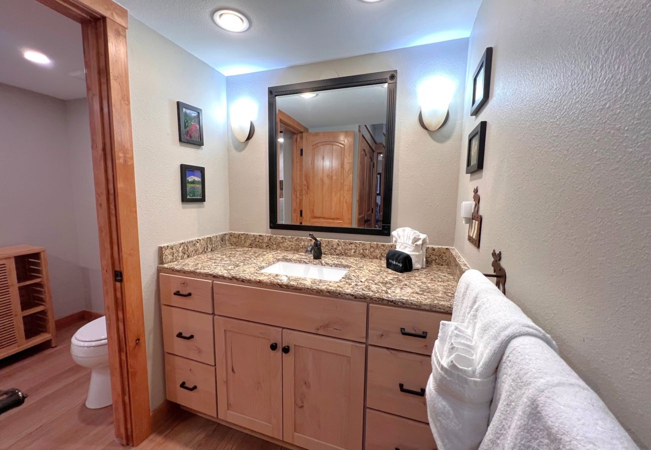 Condominium in Breckenridge - Walk to Main St. Near Snowflake Lift Hot Tubs+Pool