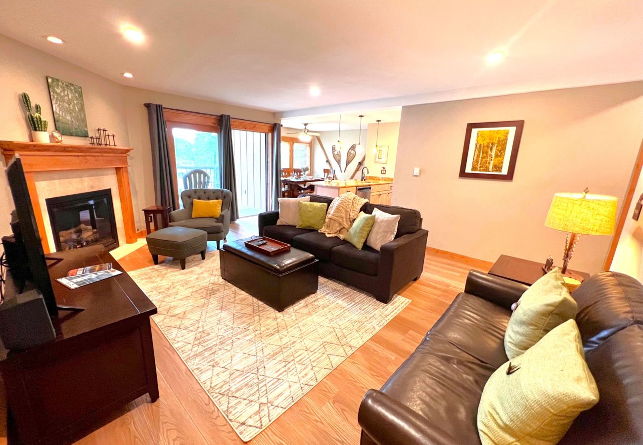 Condominium in Breckenridge - Walk to Main St. Near Snowflake Lift Hot Tubs+Pool