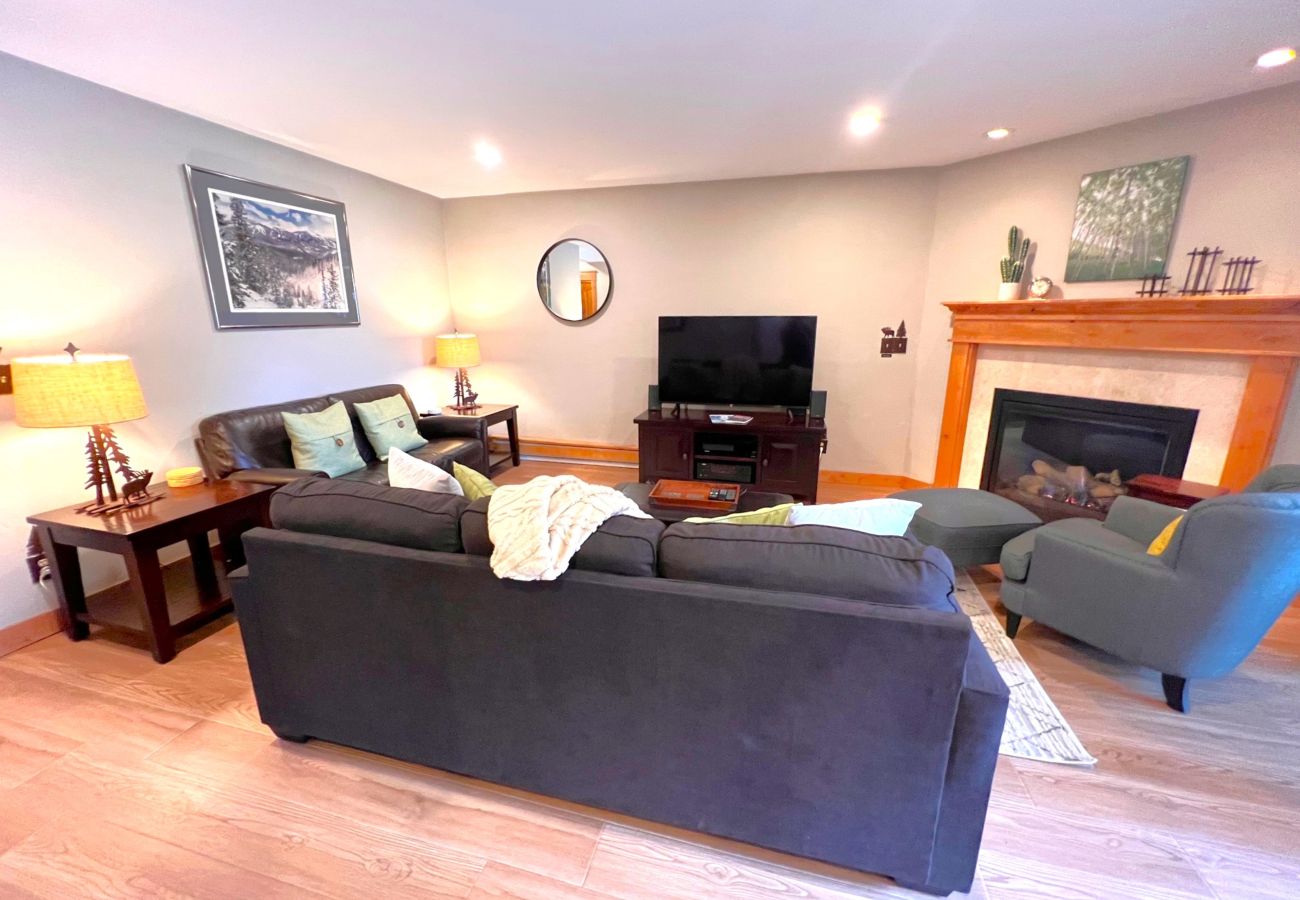 Condominium in Breckenridge - Walk to Main St. Near Snowflake Lift Hot Tubs+Pool
