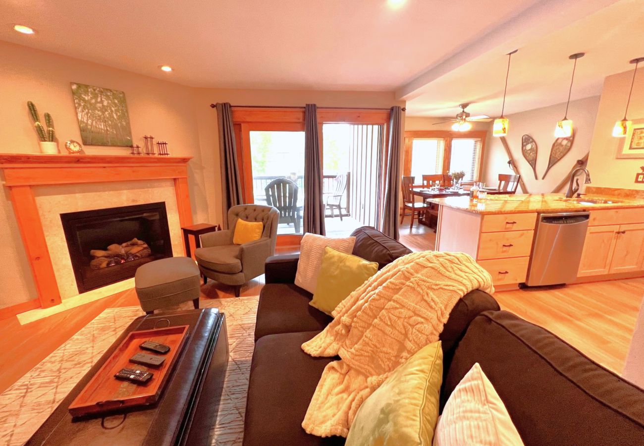 Condominium in Breckenridge - Walk to Main St. Near Snowflake Lift Hot Tubs+Pool