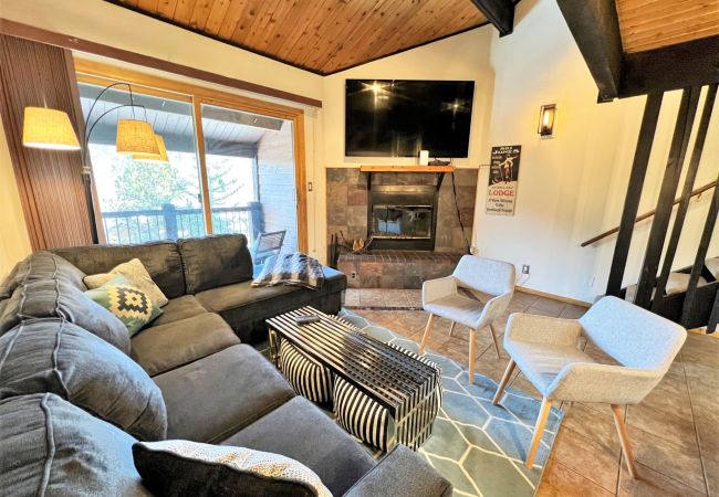 Condominium in Breckenridge - Sundowner Mountain View Condo • Walk to Slopes & Main St  • Pool Access Condominium in Breckenridge - Sundowner Mountain View Condo • Walk to Slopes & Main St  • Pool Access