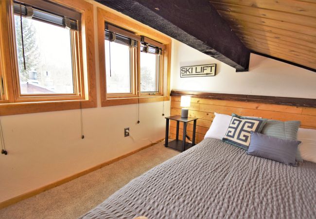 Condominium in Breckenridge - Sundowner Mountain View Condo • Walk to Slopes & Main St  • Pool Access Condominium in Breckenridge - Sundowner Mountain View Condo • Walk to Slopes & Main St  • Pool Access