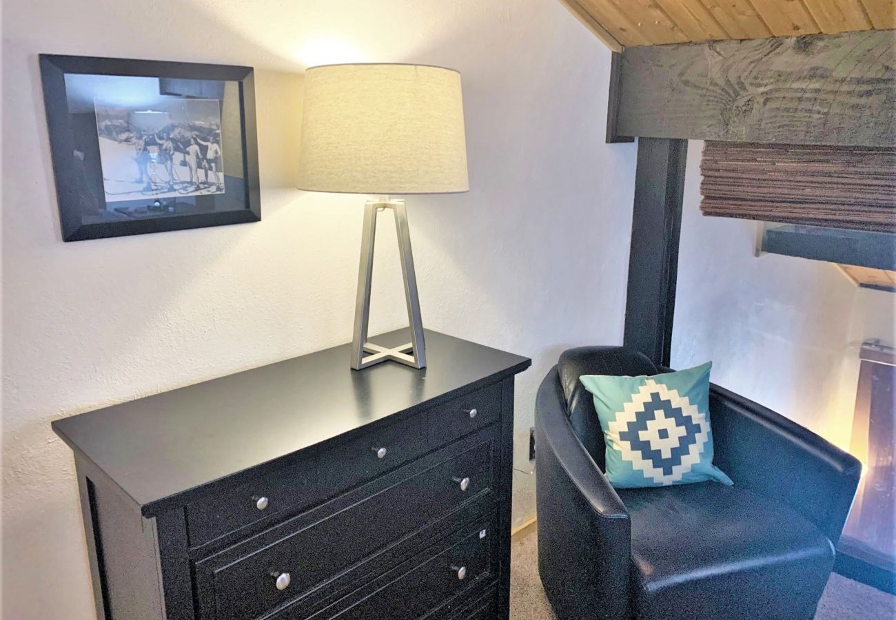 Condominium in Breckenridge - Retro Condo Near Snow Flake Lift  Pool+Hot Tubs