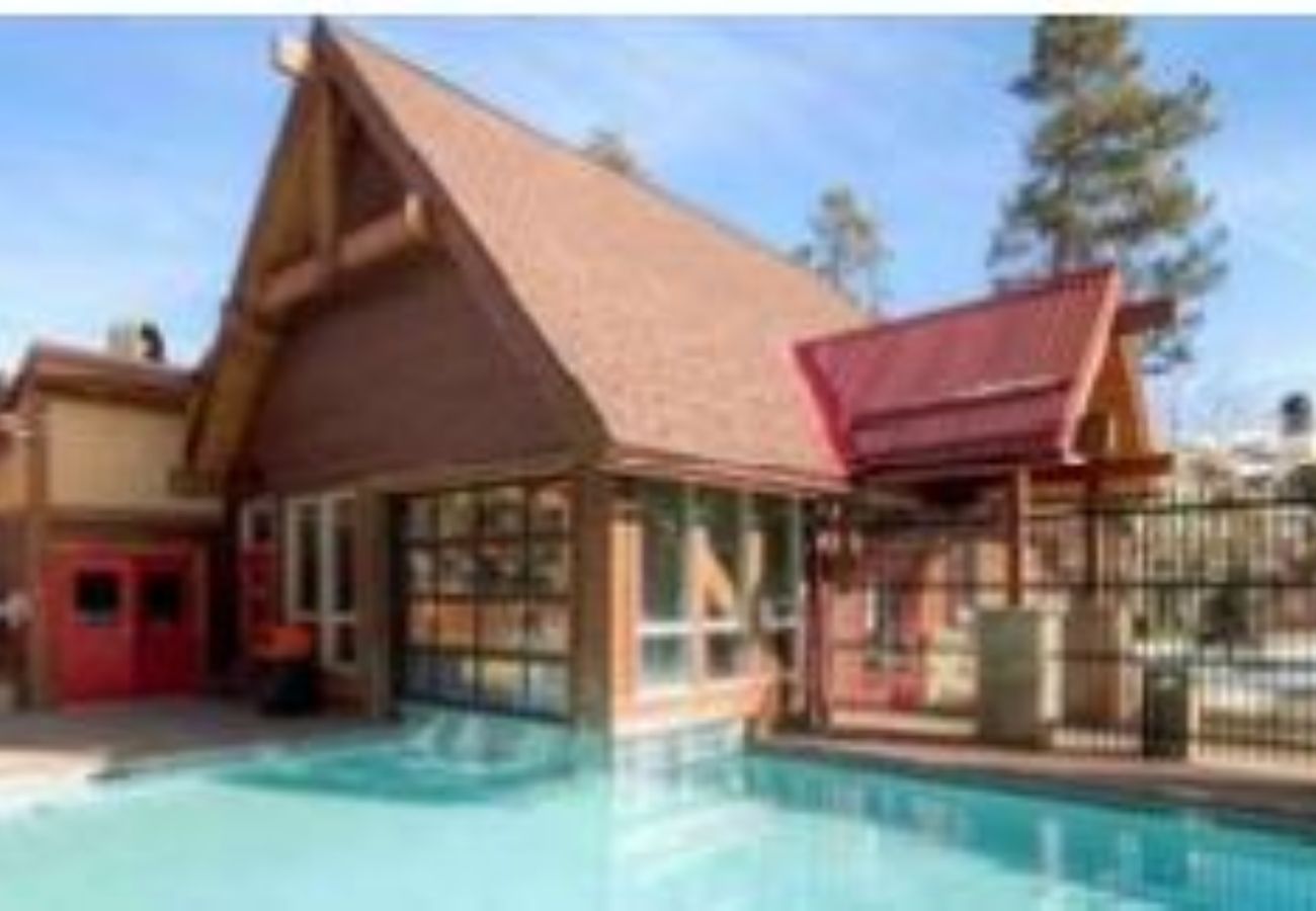 Condominium in Breckenridge - Retro Condo Near Snow Flake Lift  Pool+Hot Tubs