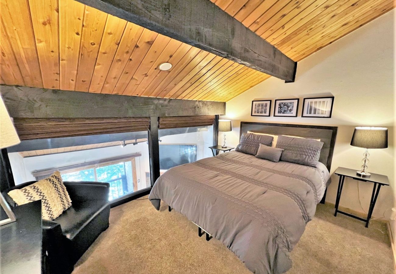 Condominium in Breckenridge - Retro Condo Near Snow Flake Lift  Pool+Hot Tubs