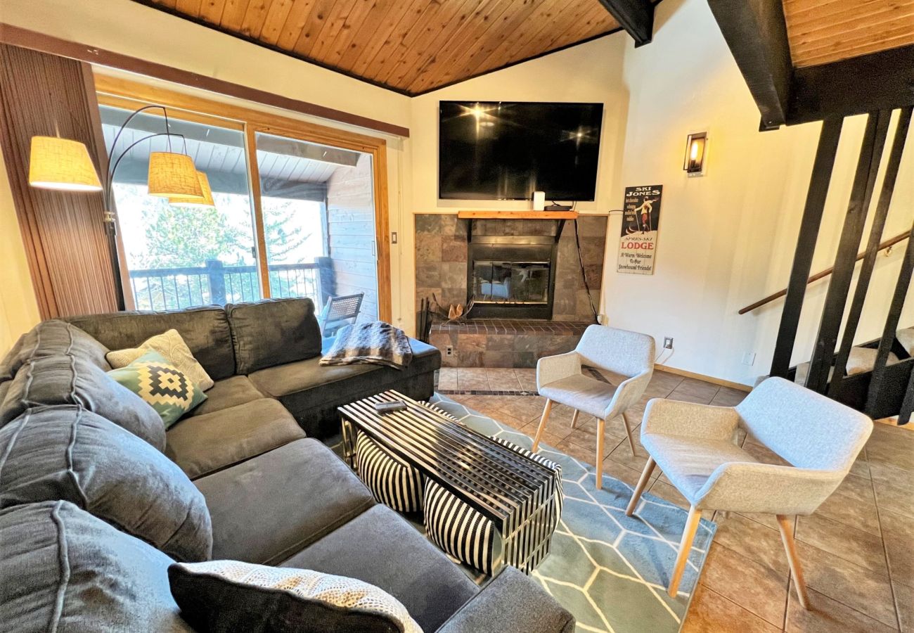Condominium in Breckenridge - Retro Condo Near Snow Flake Lift  Pool+Hot Tubs