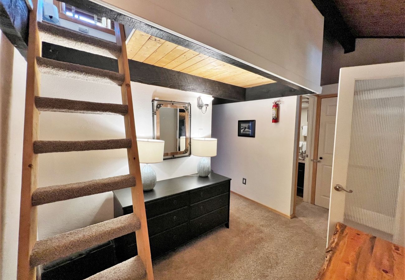 Condominium in Breckenridge - Retro Condo Near Snow Flake Lift  Pool+Hot Tubs