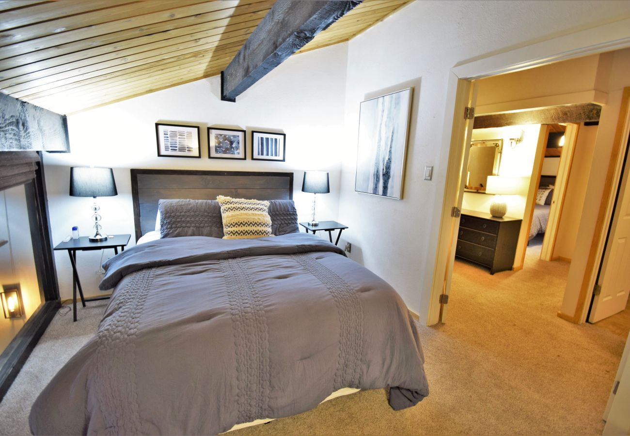 Condominium in Breckenridge - Retro Condo Near Snow Flake Lift  Pool+Hot Tubs