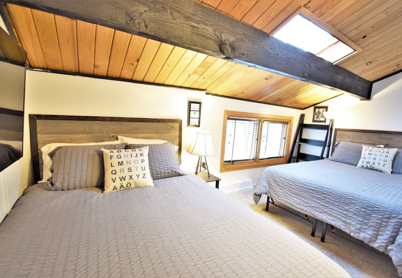Condominium in Breckenridge - Retro Condo Near Snow Flake Lift  Pool+Hot Tubs