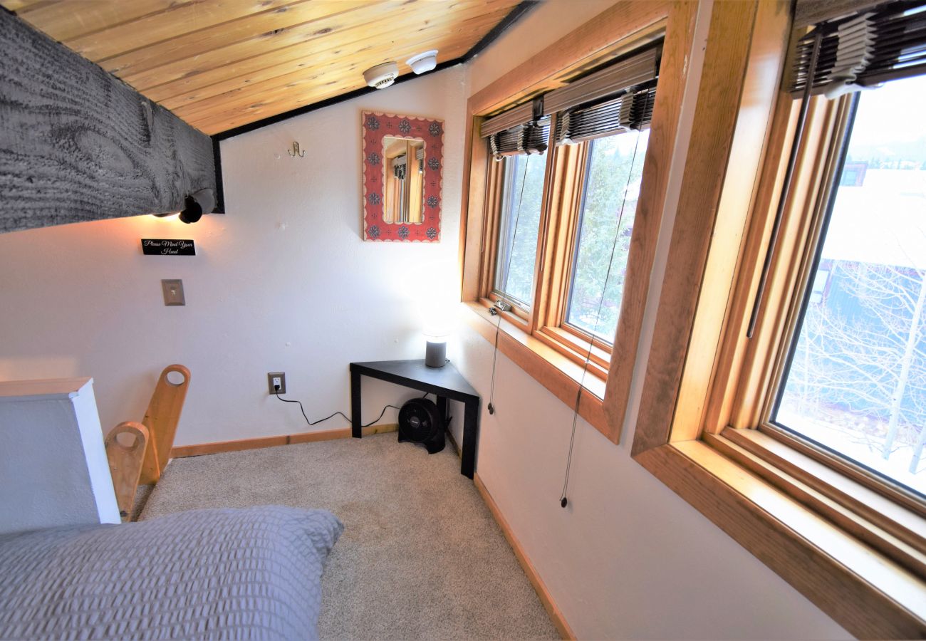 Condominium in Breckenridge - Retro Condo Near Snow Flake Lift  Pool+Hot Tubs