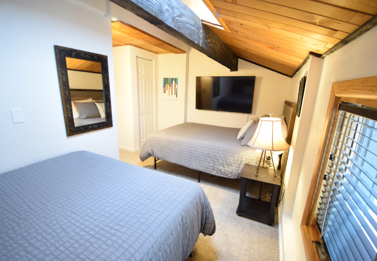 Condominium in Breckenridge - Retro Condo Near Snow Flake Lift  Pool+Hot Tubs