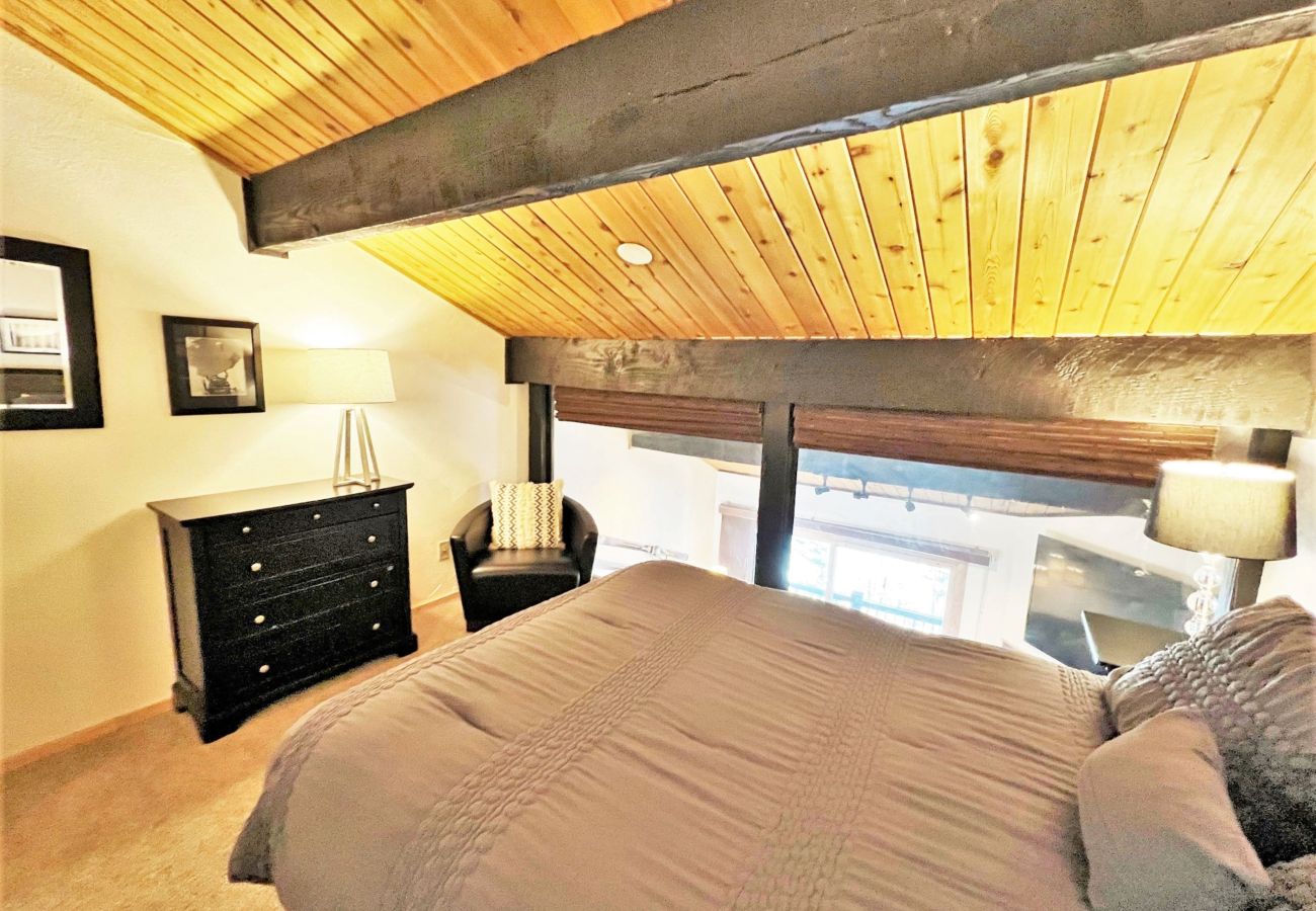 Condominium in Breckenridge - Retro Condo Near Snow Flake Lift  Pool+Hot Tubs