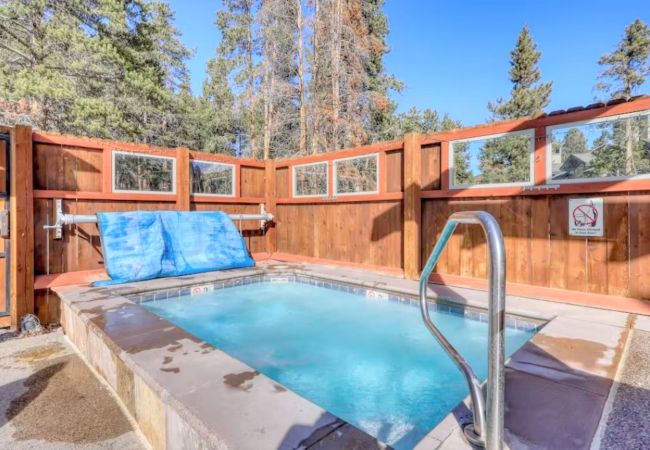 Townhouse in Breckenridge - Winterpoint Apres Ski Townhome • Walk to Main St. • Pool+Hot tubs Townhouse in Breckenridge - Winterpoint Apres Ski Townhome • Walk to Main St. • Pool+Hot tubs