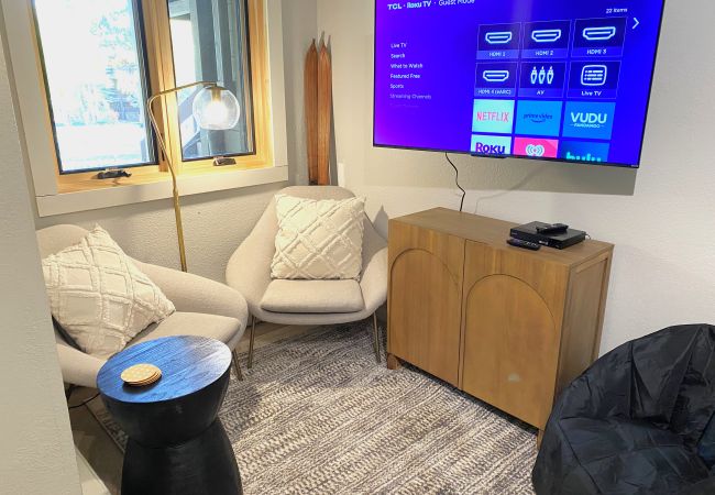 Townhouse in Breckenridge - Winterpoint Apres Ski Townhome • Walk to Main St. • Pool+Hot tubs Townhouse in Breckenridge - Winterpoint Apres Ski Townhome • Walk to Main St. • Pool+Hot tubs