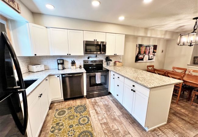 Townhouse in Breckenridge - Winterpoint Apres Ski Townhome • Walk to Main St. • Pool+Hot tubs Townhouse in Breckenridge - Winterpoint Apres Ski Townhome • Walk to Main St. • Pool+Hot tubs