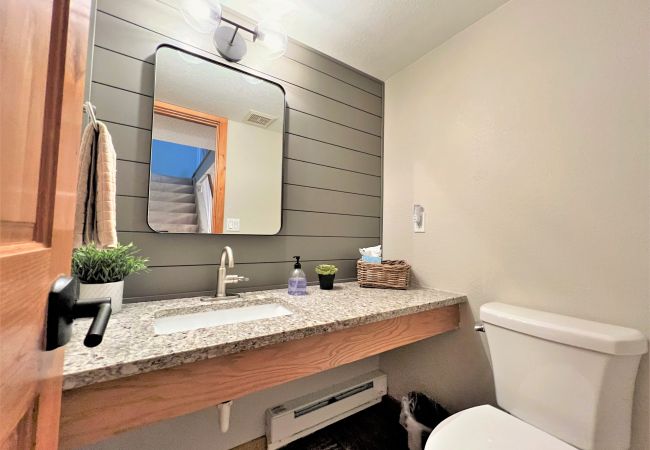 Townhouse in Breckenridge - Winterpoint Apres Ski Townhome • Walk to Main St. • Pool+Hot tubs Townhouse in Breckenridge - Winterpoint Apres Ski Townhome • Walk to Main St. • Pool+Hot tubs