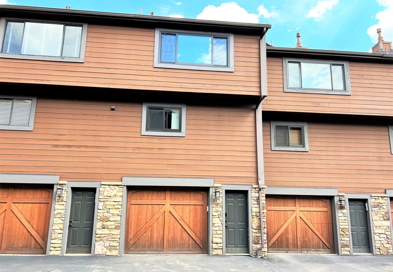Townhouse in Breckenridge - Walk to Main St. Breck Snowflake Lift Pool+Hot tubs
