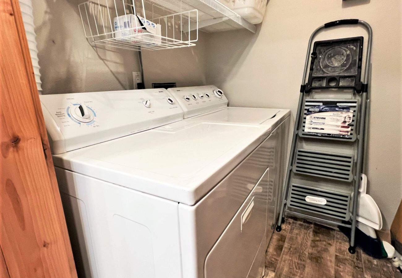 Townhouse in Breckenridge - Walk to Main St. Breck Snowflake Lift Pool+Hot tubs