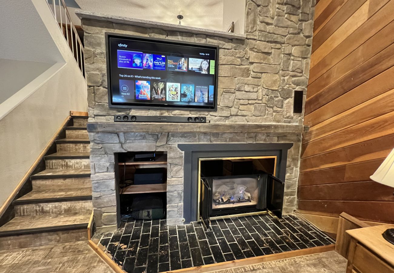 Townhouse in Breckenridge - Walk to Main St. Breck Snowflake Lift Pool+Hot tubs