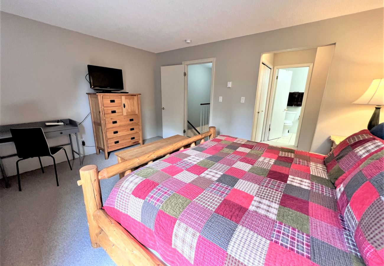 Townhouse in Breckenridge - Walk to Main St. Breck Snowflake Lift Pool+Hot tubs