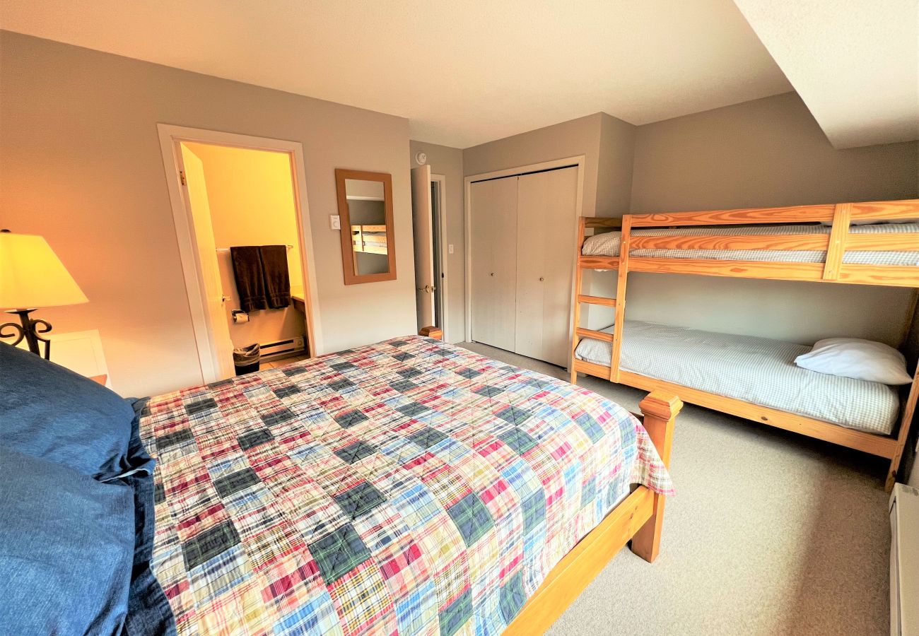 Townhouse in Breckenridge - Walk to Main St. Breck Snowflake Lift Pool+Hot tubs