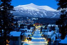 Townhouse in Breckenridge - Winterpoint Apres Ski Townhome • Walk to Main St. • Pool+Hot tubs Townhouse in Breckenridge - Winterpoint Apres Ski Townhome • Walk to Main St. • Pool+Hot tubs