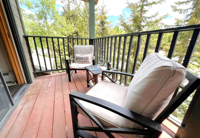 Condominium in Breckenridge - Ski-In 4 O'clock Run Walk to Main St Hot Tub Play! Condominium in Breckenridge - Ski-In 4 O'clock Run Walk to Main St Hot Tub Play!