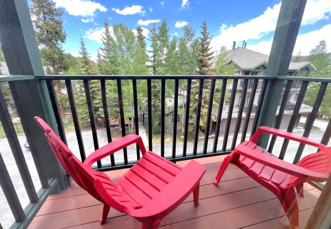 Condominium in Breckenridge - Ski-In 4 O'clock Run Walk to Main St Hot Tub Play! Condominium in Breckenridge - Ski-In 4 O'clock Run Walk to Main St Hot Tub Play!