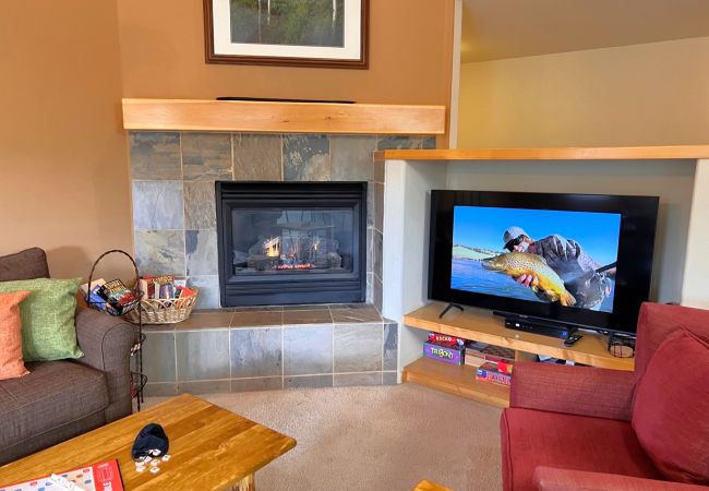 Condominium in Breckenridge - Ski-In 4 O'clock Run Walk to Main St Hot Tub Play! Condominium in Breckenridge - Ski-In 4 O'clock Run Walk to Main St Hot Tub Play!
