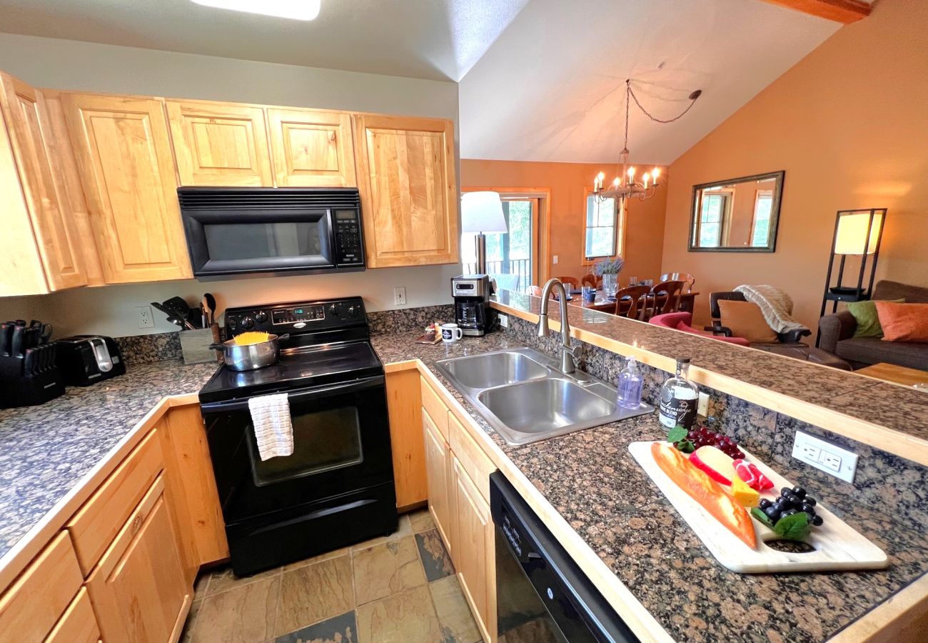 Condominium in Breckenridge - Ski-In 4 O'clock Run Walk to Main St Hot Tub Play!