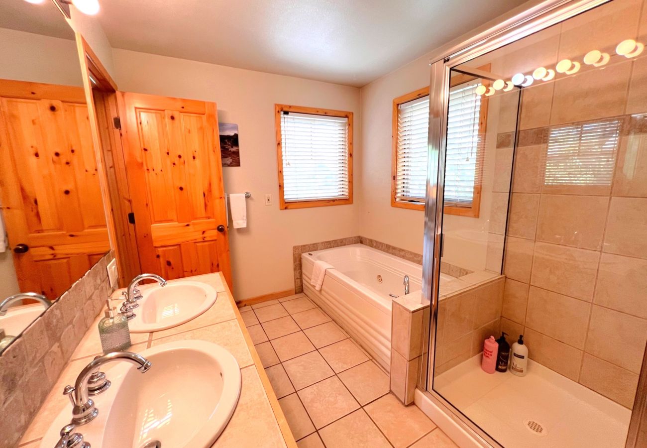 Condominium in Breckenridge - Ski-In 4 O'clock Run Walk to Main St Hot Tub Play!